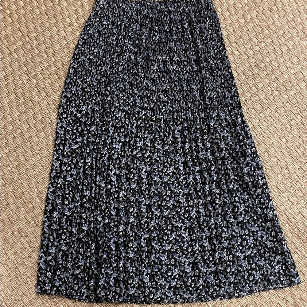 Elegant Black and light blue and white Floral Skirt Large
